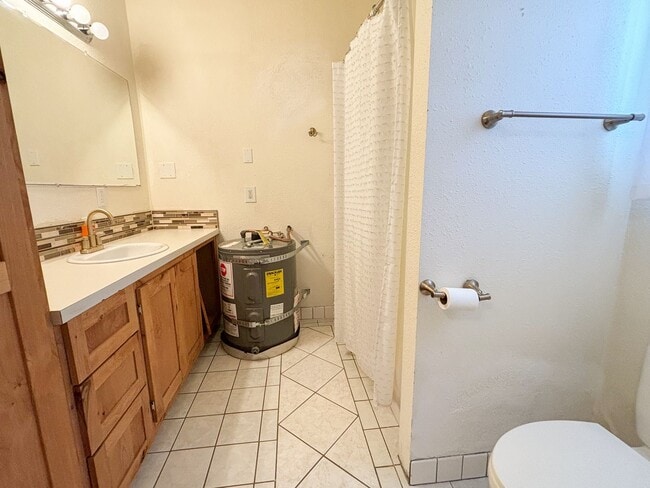 Building Photo - Charming 1-bedroom, 1-bathroom house