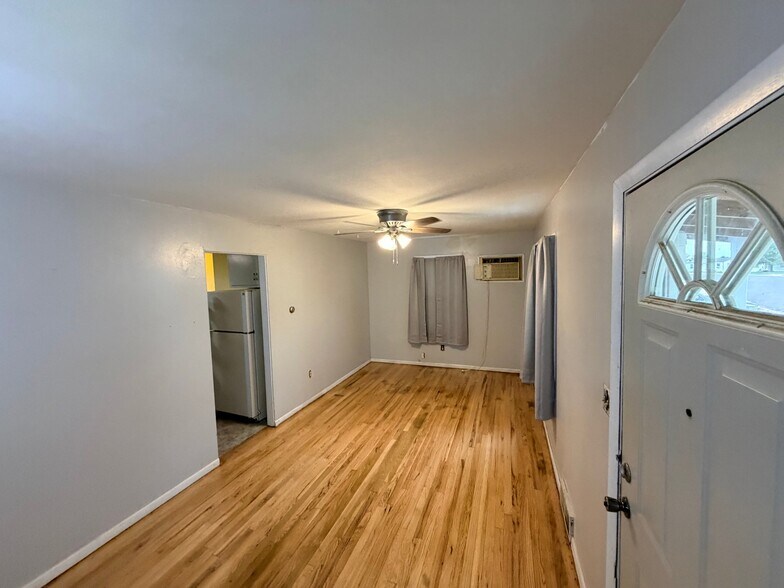 Building Photo - 574 Deborah Dr