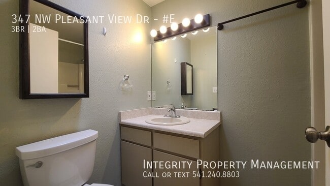 Building Photo - 347 NW Pleasant View Dr