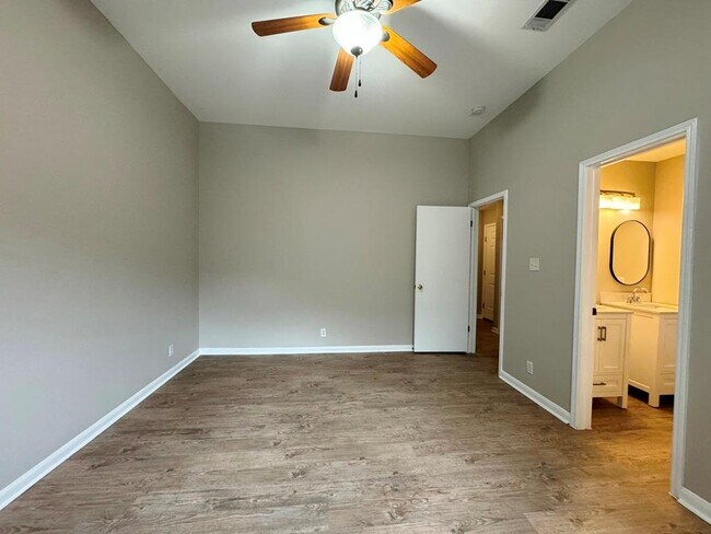 Building Photo - 219 Crystal Knoll Blvd