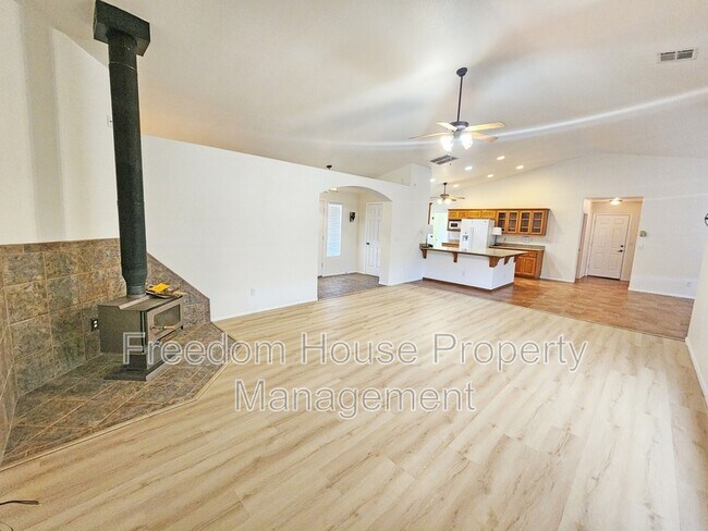 Building Photo - 3120 E Easy St