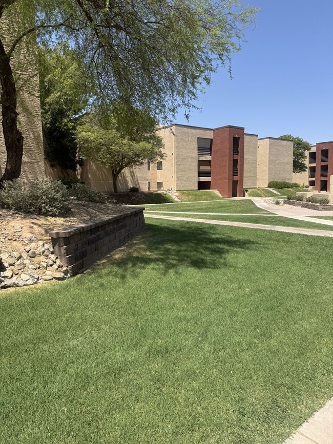 Building Photo - 1340 N Recker Rd