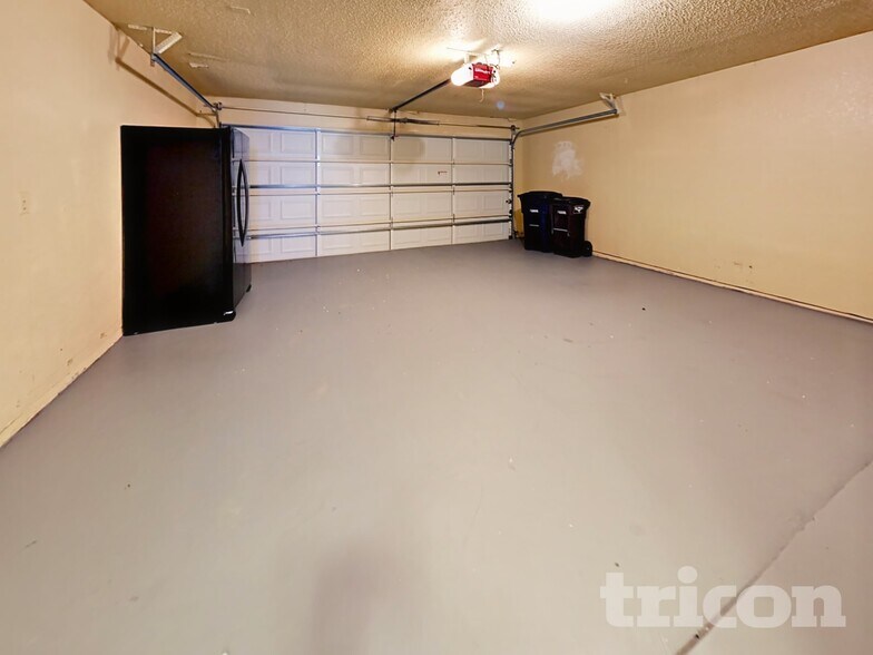 Building Photo - 5925 Fair Wind St