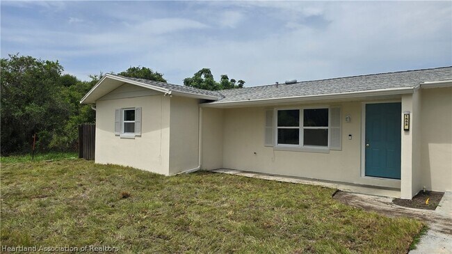 Building Photo - 1552 Cedarbrook St