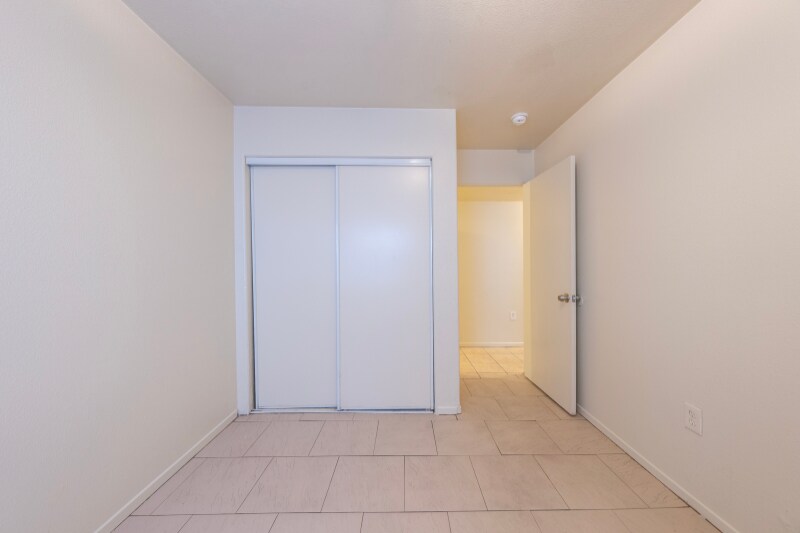 Building Photo - 5231 Huntington Dr