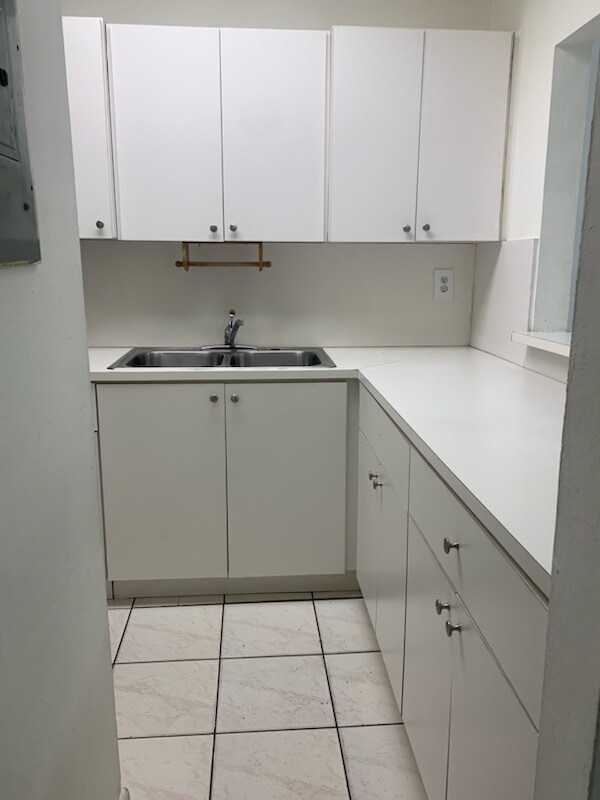 Kitchen/Cocina - 6055 W 19th Ave