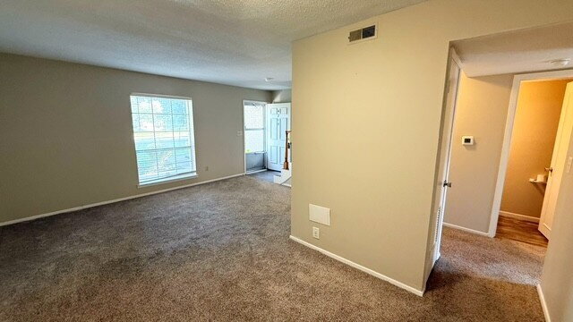 Building Photo - NORTH/EAST UPDATED 2 BEDROOM CONDOMINIUM AVAILABLE NOW!