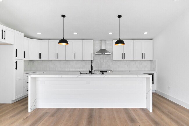 Building Photo - 13014 John Reynolds Rd