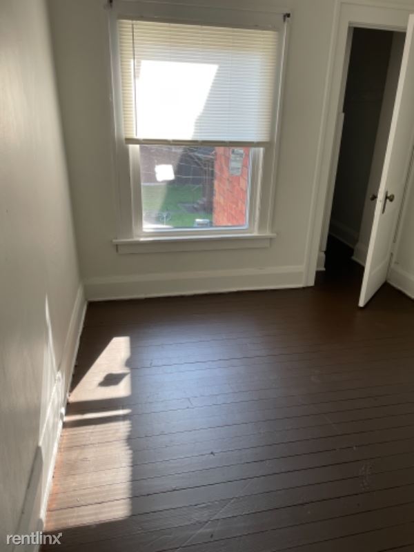 Building Photo - 2 br, 1 bath Townhome - 5 Circle St