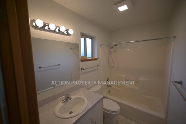 Building Photo - 2 bed, 2 bath, 1 car garage- water, sewer and yard care included!