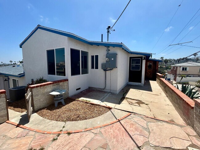 Building Photo - Charming 2 Bed / 2 Bath Coastal Retreat with Ocean Views in Ocean Beach