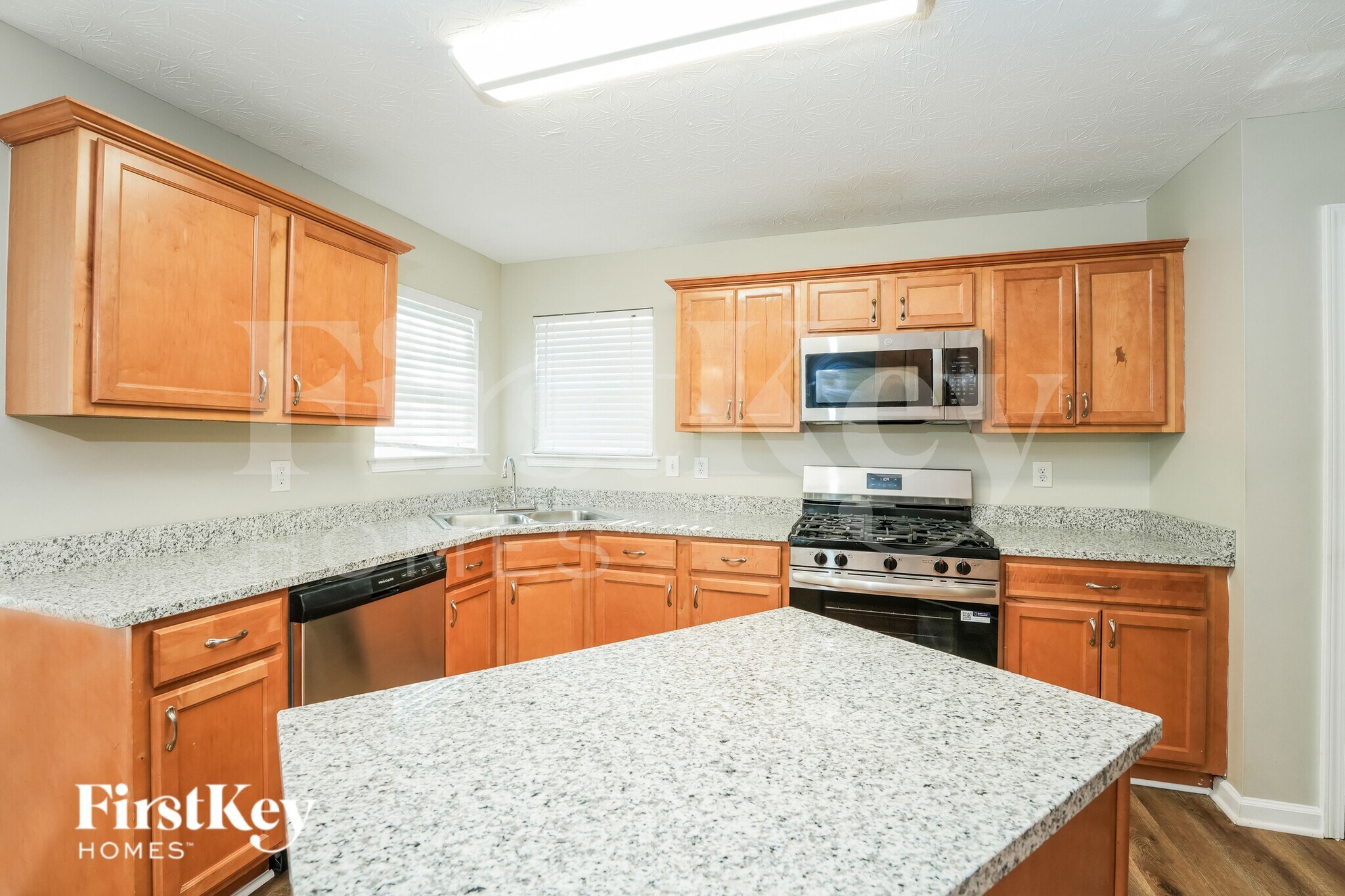 Building Photo - 5435 Yellow Pine Dr