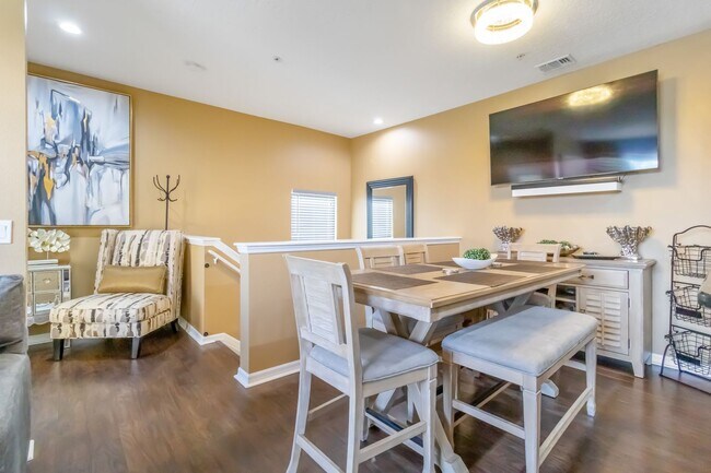 Building Photo - Exquisite & Breathtaking 2 Bedroom 2 Bath Condo Fully Furnished