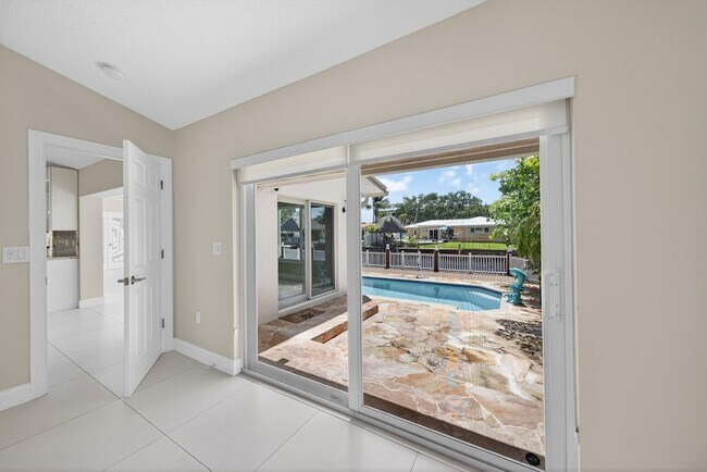 Building Photo - 1412 NE 53rd Ct