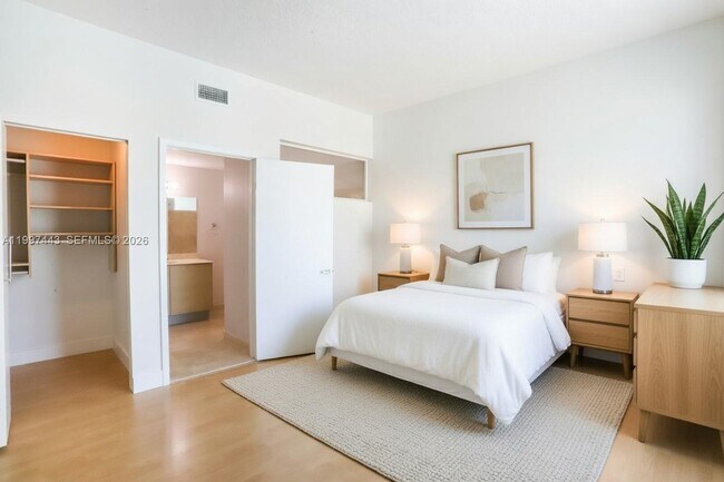 Building Photo - 350 NE 24th St