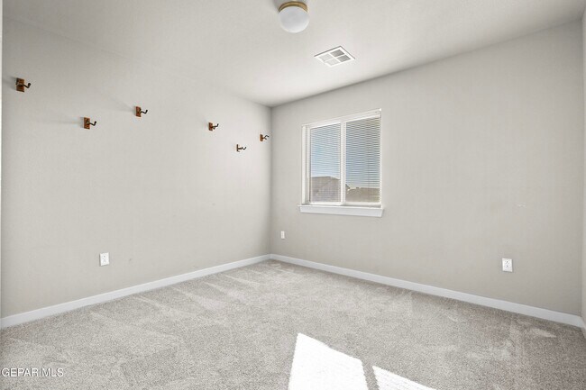 Building Photo - 13900 Villa Vista Ave