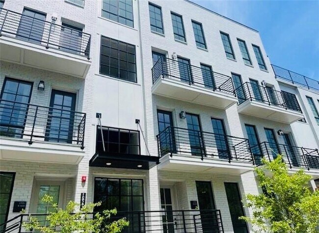 Building Photo - 1276 Longreen Ter NW