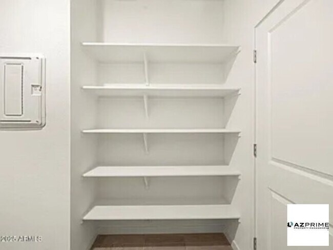 Building Photo - Your dream home awaits