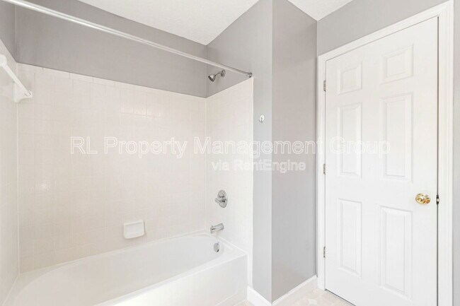 Building Photo - 5551 Ainsley Dr
