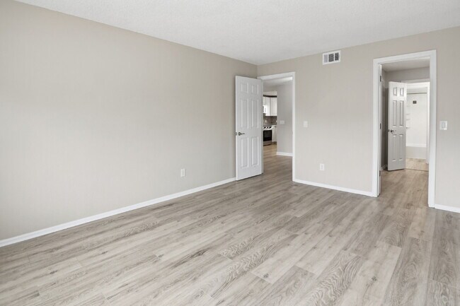 Building Photo - $1,495.95 - 1 Bed, 1 Bath Updated Unit in Westminster with In Unit Washer/Dryer!