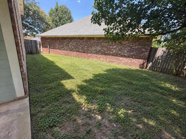 Building Photo - 139 Hallette Dr
