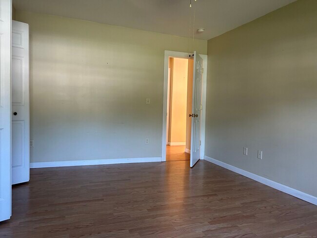 Building Photo - 9 River Walk Dr