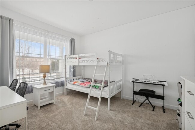 Building Photo - 5 Lake Vista Ct