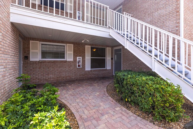 Building Photo - 6750 Lone Oak Blvd