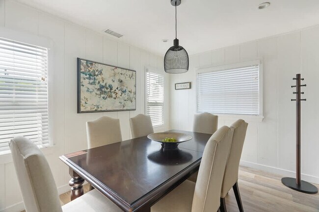 Building Photo - 2464 Jefferson St