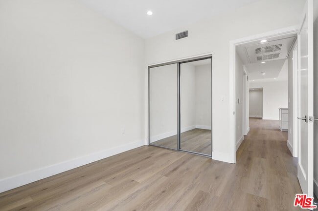 Building Photo - 11042 La Maida St