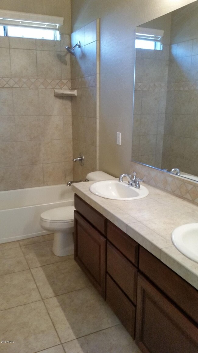 Building Photo - 5627 W Huntington Dr