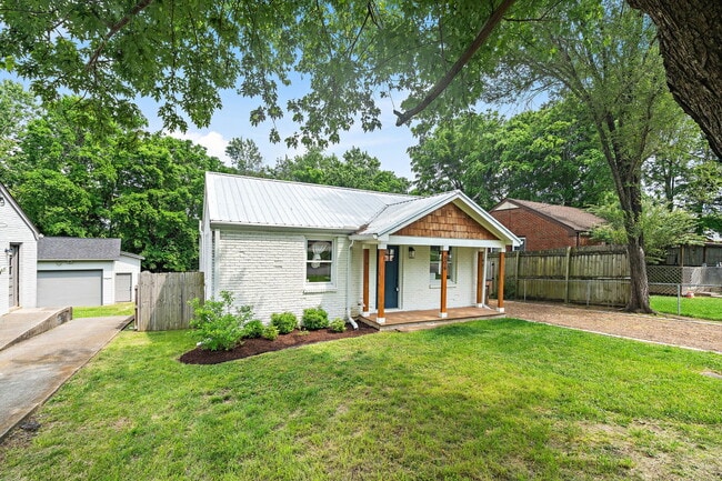 Building Photo - 806 Washington Ave