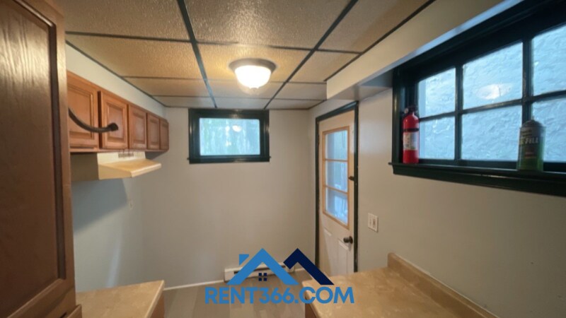 Building Photo - 405 E Norwegian St