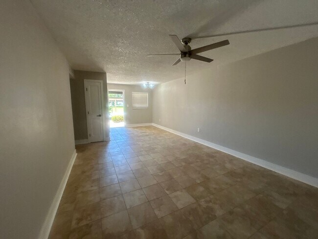 Building Photo - 1 Bedroom/1 Bathroom 1st Floor Condo at Gulf Harbors - AVAILABLE May 1st!