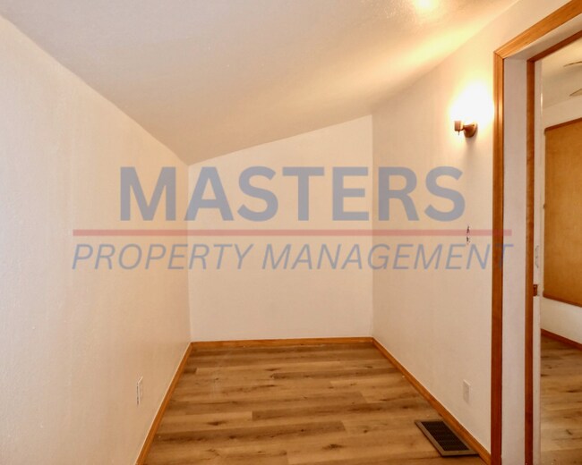 Building Photo - 1026 Oakwood Ave