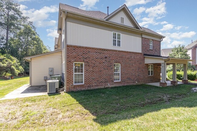 Building Photo - Lovely 2-Bedroom Move-In Ready Townhome in...