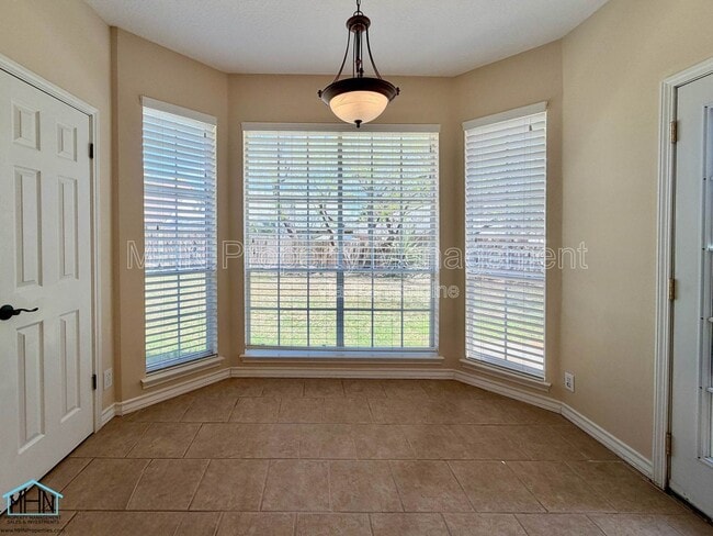 Building Photo - 1307 Adobe Run