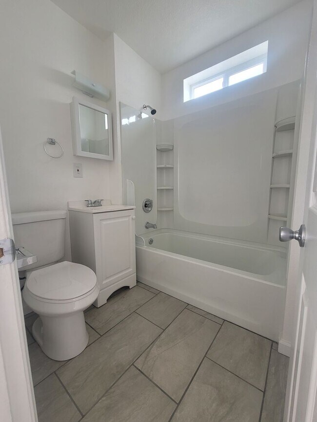 Building Photo - 545 N 2nd St