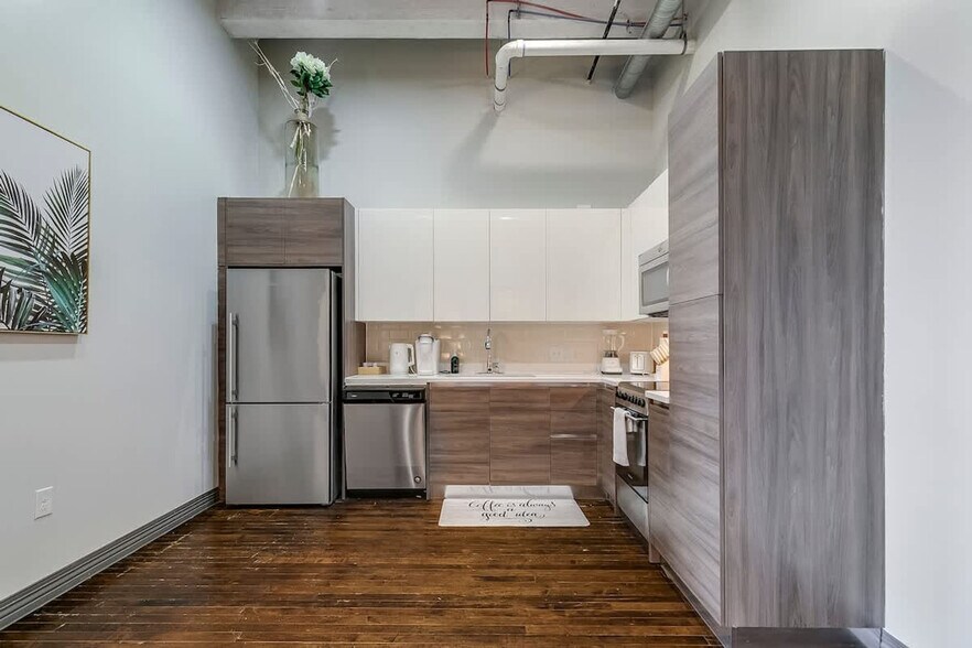 Building Photo - 500 S Ervay St