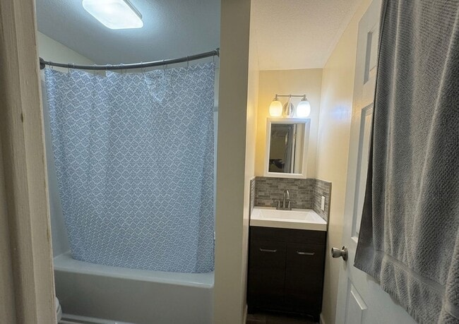 Building Photo - Modern 1 Bedroom Unit in Central Manhattan!