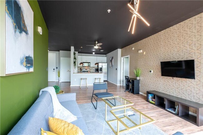 Building Photo - 898 Oak St SW