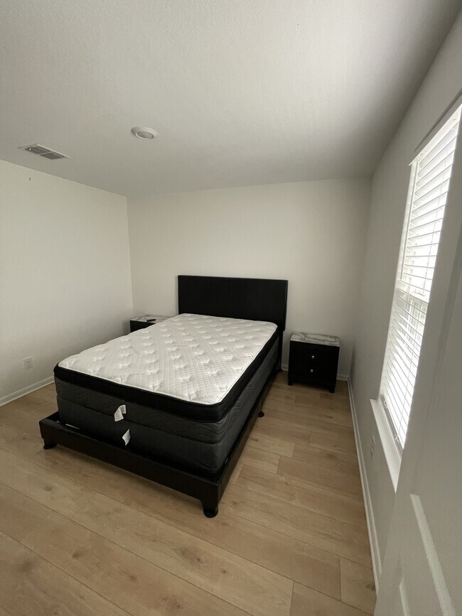 Building Photo - 10829 Emerick St