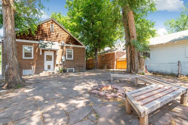 Building Photo - "Fully Furnished Monthly Rental - Newly Remodeled 4 bed Old Town bungalow"