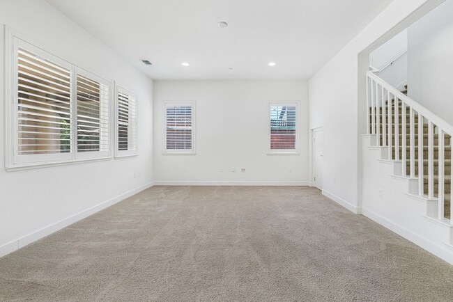 Building Photo - Charming 4BR/4BA Single-Family Home in Sou...