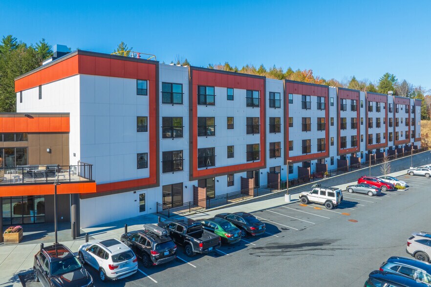 Building Photo - The Marek South