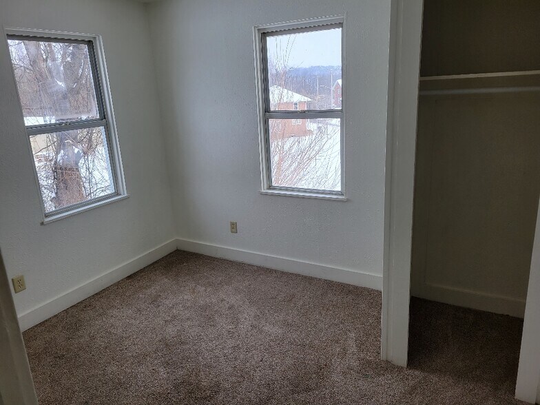 Building Photo - 610 Short St