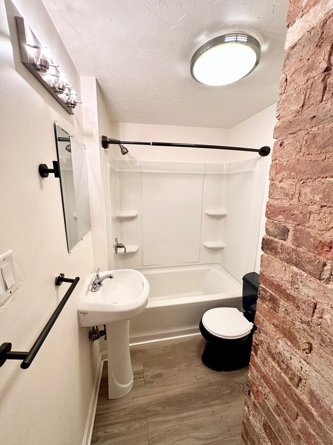 Building Photo - 100.5 E Middle St