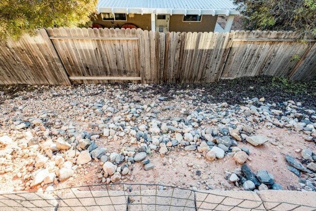 Building Photo - 3 Bedroom Home In South Pointe Subdivision...