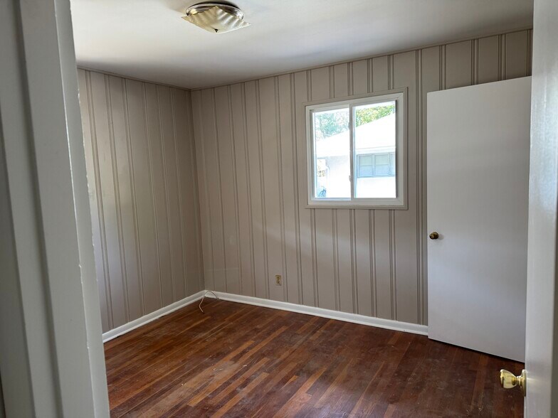 Bedroom 2 - 4901 Lunar Dr