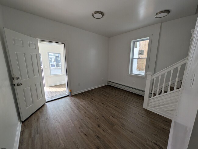 Building Photo - 1111 Adriatic Ave